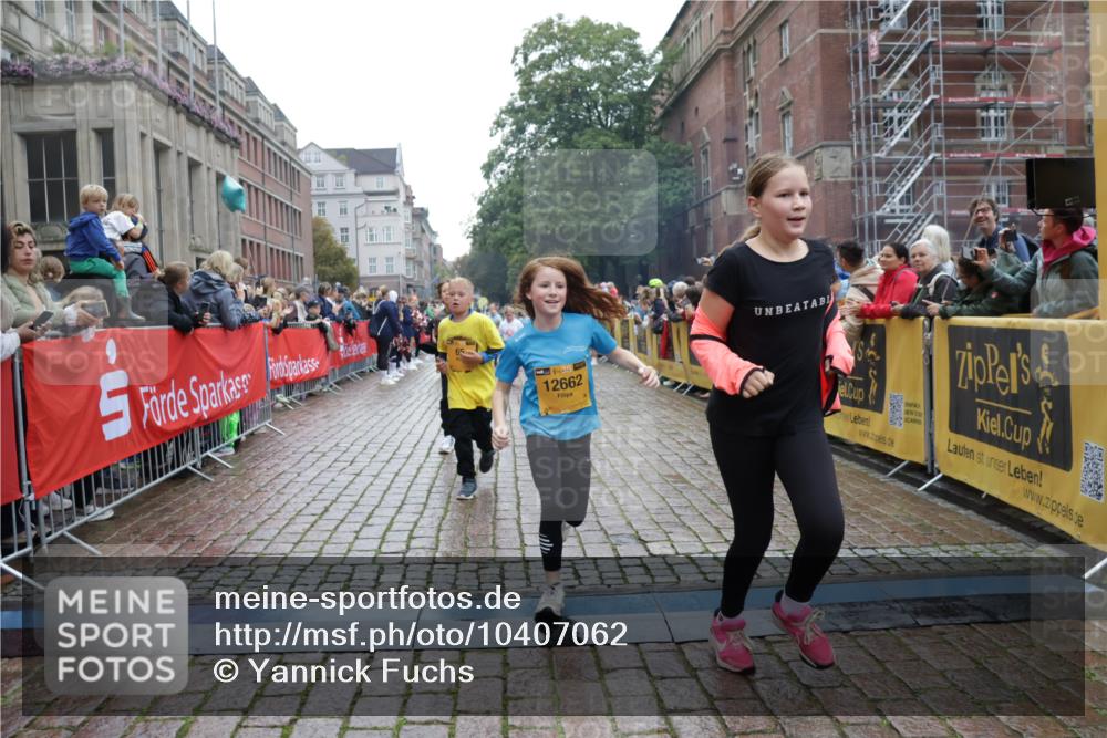 13.09.2026 - Kiel Lauf Yannick Fuchs http://msf.ph/oto/10407062 13.09.2026 09:00:00 Ziel 780, 1871, 2789, 2918, 3545, 3568, 6271, 7624, 7746, 8692, 12371, 28, 125, 533, 579, 621, 1413, 1549, 1792, 2342, 2906, 2962, 3165, 3537, 3865, 3867, 3890, 4481, 4498, 4886, 5016, 6943, 6944, 7320, 7396, 7919, 7981, 8153, 8530, 8673, 8932, 9036, 9151, 9358, 9370, 9394, 9939, 10665, 10723, 11189, 11364, 11570, 11980, 12298, 12329, 12586, 65, 783, 1538, 2513, 3549, 4001, 4661, 4793, 4821, 6258, 6606, 9003, 9421, 9520, 10083, 10592, 12662, 125, 1413 meine-sportfotos.de