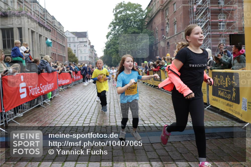 13.09.2026 - Kiel Lauf Yannick Fuchs http://msf.ph/oto/10407065 13.09.2026 09:00:00 Ziel 780, 1871, 2789, 2918, 3545, 3568, 6271, 7624, 7746, 8692, 12371, 28, 125, 533, 579, 621, 1413, 1549, 1792, 2342, 2906, 2962, 3165, 3537, 3865, 3867, 3890, 4481, 4498, 4886, 5016, 6943, 6944, 7320, 7396, 7919, 7981, 8153, 8530, 8673, 8932, 9036, 9151, 9358, 9370, 9394, 9939, 10665, 10723, 11189, 11364, 11570, 11980, 12298, 12329, 12586, 65, 783, 1538, 2513, 3549, 4001, 4661, 4793, 4821, 6258, 6606, 9003, 9421, 9520, 10083, 10592, 12662, 125, 1413 meine-sportfotos.de