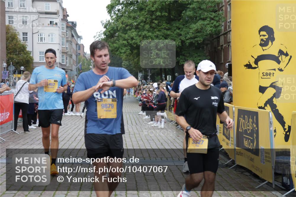 13.09.2026 - Kiel Lauf Yannick Fuchs http://msf.ph/oto/10407067 13.09.2026 10:33:28 Ziel 813, 864, 1331, 1958, 1979, 2775, 3991, 4929, 5274, 6080, 6537, 6775, 8641, 8938, 8940, 9411, 10331, 11063, 32, 864, 1327, 1467, 1525, 2824, 3997, 4929, 5197, 5274, 5907, 6988, 7030, 7709, 8280, 9222, 9411, 9891, 9975, 10181, 10448, 10552, 10773, 11754, 12277, 12339, 435, 446, 908, 2073, 2285, 3323, 3799, 3924, 4300, 4776, 5160, 5961, 6569, 6973, 7372, 8225, 8896, 10984, 11289, 11604, 11707, 12729, 32, 342, 1467, 3327, 6337, 9222, 9879, 10338, 11597 meine-sportfotos.de