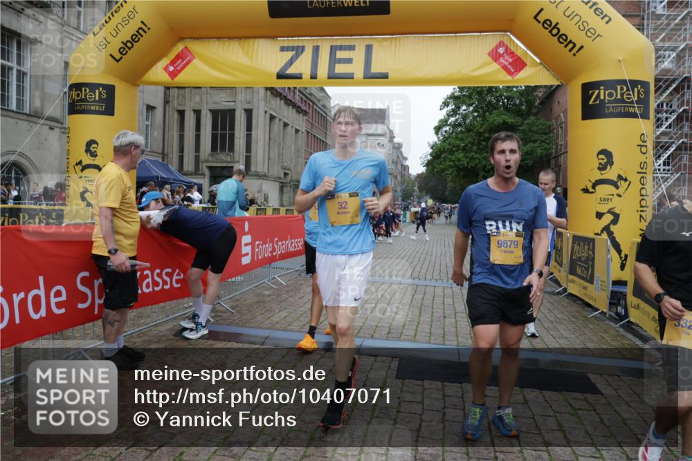 13.09.2026 - Kiel Lauf Yannick Fuchs http://msf.ph/oto/10407071 13.09.2026 10:33:30 Ziel 813, 1331, 1958, 1979, 2775, 5961, 6080, 6775, 8641, 8938, 8940, 10331, 11063, 864, 1327, 1525, 2824, 3991, 3997, 4929, 5197, 5274, 5907, 6537, 6988, 7030, 7709, 8280, 9411, 9891, 9975, 10181, 10448, 10552, 10773, 11754, 12277, 12339, 115, 435, 446, 908, 2073, 2285, 3323, 3799, 3924, 4300, 4776, 5160, 6569, 6973, 7372, 8225, 8362, 8896, 10984, 11289, 11604, 11707, 12729, 32, 1467, 3327, 9222, 9879 meine-sportfotos.de