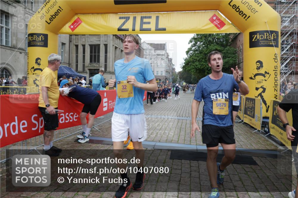 13.09.2026 - Kiel Lauf Yannick Fuchs http://msf.ph/oto/10407080 13.09.2026 10:33:30 Ziel 813, 1331, 1958, 1979, 2775, 5961, 6080, 6775, 8641, 8938, 8940, 10331, 11063, 864, 1327, 1525, 2824, 3991, 3997, 4929, 5197, 5274, 5907, 6537, 6988, 7030, 7709, 8280, 9411, 9891, 9975, 10181, 10448, 10552, 10773, 11754, 12277, 12339, 115, 435, 446, 908, 2073, 2285, 3323, 3799, 3924, 4300, 4776, 5160, 6569, 6973, 7372, 8225, 8362, 8896, 10984, 11289, 11604, 11707, 12729, 32, 1467, 3327, 9222, 9879 meine-sportfotos.de