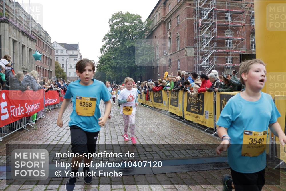 13.09.2026 - Kiel Lauf Yannick Fuchs http://msf.ph/oto/10407120 13.09.2026 09:00:04 Ziel 780, 1871, 2918, 3545, 3568, 4001, 6271, 7624, 7746, 8692, 9421, 10083, 12371, 28, 533, 579, 621, 1549, 1792, 2342, 2789, 2906, 2962, 3165, 3537, 3865, 3867, 3890, 4481, 7919, 7981, 8530, 8673, 8932, 9036, 9151, 9370, 9394, 9939, 10665, 10723, 11364, 11570, 11980, 12298, 12329, 12586, 65, 783, 1284, 1538, 2513, 2894, 3549, 4661, 4793, 4821, 6258, 6606, 6808, 9003, 9520, 10592, 11727, 12051, 12662, 125, 1413, 1549, 1792, 2342, 3165, 4481, 9370, 11570 meine-sportfotos.de