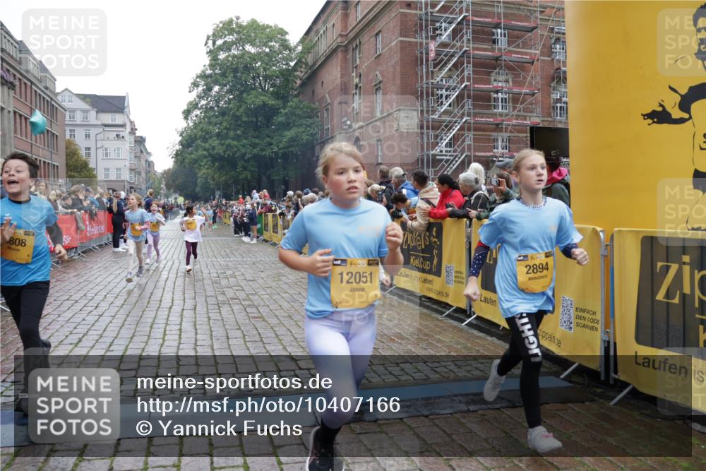 13.09.2026 - Kiel Lauf Yannick Fuchs http://msf.ph/oto/10407166 13.09.2026 09:00:06 Ziel 780, 1871, 2918, 3545, 3568, 4001, 4793, 6271, 7624, 7746, 8692, 9003, 9421, 9520, 10083, 12137, 12371, 28, 533, 579, 621, 2789, 2906, 2962, 3537, 3865, 3867, 3890, 4481, 7919, 7981, 8530, 8673, 8932, 9036, 9151, 9370, 9394, 9939, 10665, 11364, 11570, 11980, 12298, 12329, 12586, 65, 783, 897, 1284, 1538, 2513, 2894, 3549, 4661, 4821, 6258, 6487, 6606, 6808, 10592, 11727, 12051, 12662, 125, 579, 1413, 1549, 1792, 2342, 3165, 3890, 4481, 9370, 11570, 12586 meine-sportfotos.de
