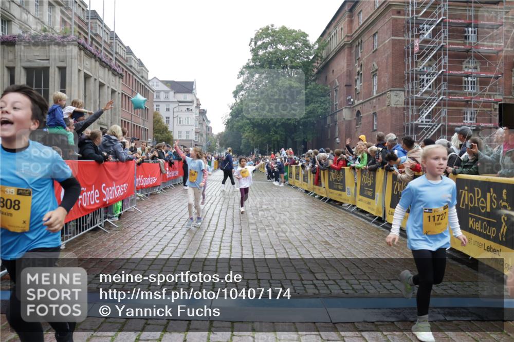 13.09.2026 - Kiel Lauf Yannick Fuchs http://msf.ph/oto/10407174 13.09.2026 09:00:07 Ziel 780, 783, 1871, 2918, 3545, 3568, 4001, 4793, 6271, 7624, 7746, 8692, 9003, 9421, 9520, 10083, 10223, 12137, 12371, 28, 533, 579, 621, 2789, 2906, 2962, 3537, 3545, 3568, 3865, 3867, 3890, 7919, 8530, 8673, 8932, 9036, 9151, 9370, 9394, 9939, 11364, 11570, 11980, 12298, 12329, 12586, 65, 897, 1284, 1538, 2513, 2894, 3549, 4661, 4821, 6258, 6487, 6606, 6808, 10592, 11727, 12051, 12662, 125, 579, 1413, 1549, 1792, 2342, 3165, 3537, 3890, 4481, 8530, 9370, 9394, 11570, 12586 meine-sportfotos.de
