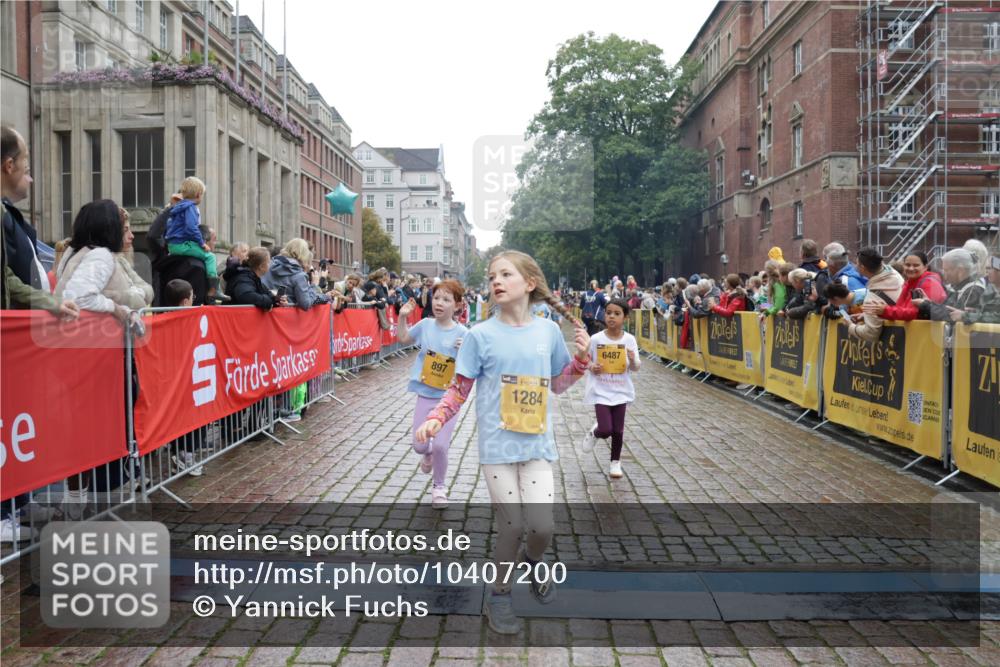 13.09.2026 - Kiel Lauf Yannick Fuchs http://msf.ph/oto/10407200 13.09.2026 09:00:09 Ziel 780, 783, 1538, 2918, 4001, 4793, 7624, 7746, 8692, 9003, 9421, 9520, 10083, 10223, 12137, 12371, 28, 533, 621, 1871, 2789, 2906, 2962, 3537, 3545, 3568, 3865, 3867, 6271, 7919, 8530, 8673, 8932, 9036, 9151, 9394, 9939, 11364, 11980, 12298, 12329, 65, 897, 1284, 2513, 2894, 3549, 4661, 4821, 6258, 6487, 6606, 6808, 10592, 11727, 12051, 12662, 125, 579, 1413, 1549, 1792, 2342, 3165, 3537, 3890, 4481, 8530, 9370, 9394, 11364, 11570, 12586 meine-sportfotos.de