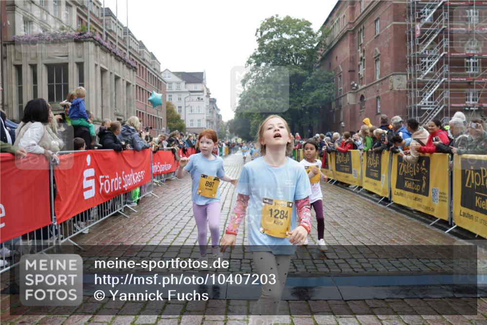 13.09.2026 - Kiel Lauf Yannick Fuchs http://msf.ph/oto/10407203 13.09.2026 09:00:09 Ziel 780, 783, 1538, 2918, 4001, 4793, 7624, 7746, 8692, 9003, 9421, 9520, 10083, 10223, 12137, 12371, 28, 533, 621, 1871, 2789, 2906, 2962, 3537, 3545, 3568, 3865, 3867, 6271, 7919, 8530, 8673, 8932, 9036, 9151, 9394, 9939, 11364, 11980, 12298, 12329, 65, 897, 1284, 2513, 2894, 3549, 4661, 4821, 6258, 6487, 6606, 6808, 10592, 11727, 12051, 12662, 125, 579, 1413, 1549, 1792, 2342, 3165, 3537, 3890, 4481, 8530, 9370, 9394, 11364, 11570, 12586 meine-sportfotos.de