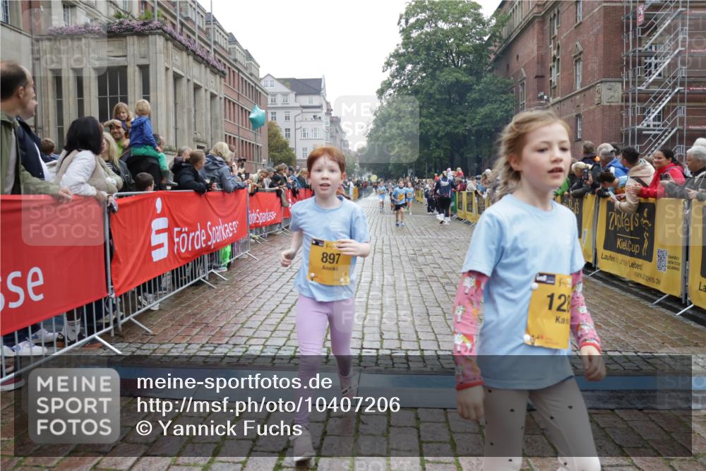 13.09.2026 - Kiel Lauf Yannick Fuchs http://msf.ph/oto/10407206 13.09.2026 09:00:09 Ziel 780, 783, 1538, 2918, 4001, 4793, 7624, 7746, 8692, 9003, 9421, 9520, 10083, 10223, 12137, 12371, 28, 533, 621, 1871, 2789, 2906, 2962, 3537, 3545, 3568, 3865, 3867, 6271, 7919, 8530, 8673, 8932, 9036, 9151, 9394, 9939, 11364, 11980, 12298, 12329, 65, 897, 1284, 2513, 2894, 3549, 4661, 4821, 6258, 6487, 6606, 6808, 10592, 11727, 12051, 12662, 125, 579, 1413, 1549, 1792, 2342, 3165, 3537, 3890, 4481, 8530, 9370, 9394, 11364, 11570, 12586 meine-sportfotos.de