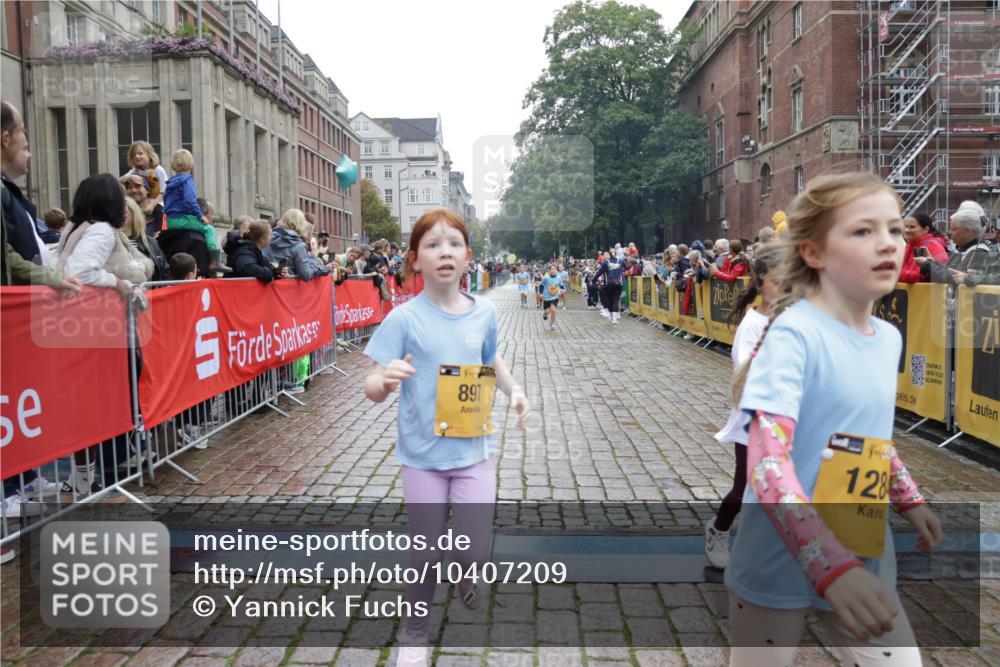 13.09.2026 - Kiel Lauf Yannick Fuchs http://msf.ph/oto/10407209 13.09.2026 09:00:10 Ziel 780, 783, 1538, 2918, 4001, 4793, 4821, 7624, 7746, 8692, 9003, 9421, 9520, 10083, 10223, 12137, 12371, 28, 533, 621, 780, 1871, 2789, 2906, 2918, 2962, 3537, 3545, 3568, 3865, 3867, 6271, 7624, 7919, 8530, 8673, 8932, 9036, 9151, 9394, 9939, 11364, 11980, 12298, 12329, 65, 897, 1284, 2513, 2894, 3549, 4093, 4661, 6258, 6487, 6606, 6808, 10592, 11727, 12051, 12662, 579, 1413, 1549, 1792, 2342, 3165, 3537, 3890, 4481, 8530, 9151, 9370, 9394, 11364, 11570, 12586 meine-sportfotos.de