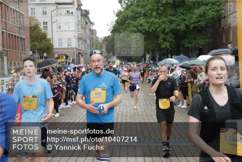 13.09.2026 - Kiel Lauf Yannick Fuchs http://msf.ph/oto/10407214 13.09.2026 10:34:26 Ziel 93, 244, 1086, 1668, 2094, 2465, 4351, 4466, 4723, 4735, 4820, 5125, 5737, 5996, 7387, 7933, 10893, 11153, 12020, 12070, 965, 1299, 1352, 1730, 2009, 2333, 2577, 3099, 3384, 3395, 3704, 3819, 4679, 4739, 5165, 5175, 5773, 6344, 7378, 7925, 7932, 8022, 8646, 9078, 9081, 9373, 9491, 9788, 10179, 10310, 10893, 11002, 11318, 11591, 11732, 12120, 12169, 1307, 1667, 2044, 2432, 2449, 3180, 3864, 4608, 5576, 6225, 6260, 6941, 7672, 7928, 8480, 8746, 9276, 10549, 10904 meine-sportfotos.de