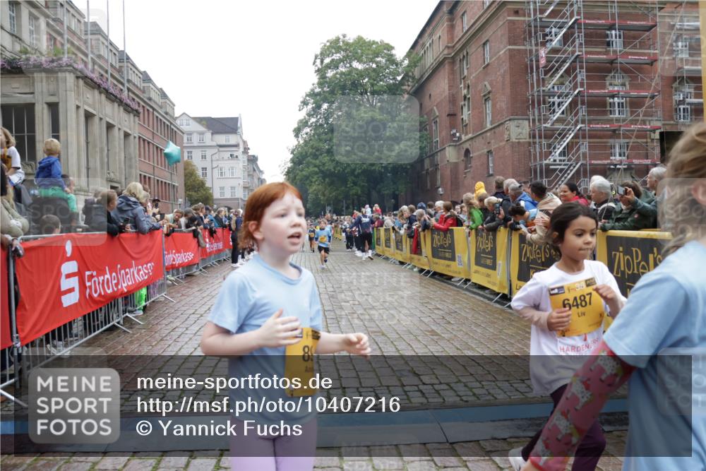 13.09.2026 - Kiel Lauf Yannick Fuchs http://msf.ph/oto/10407216 13.09.2026 09:00:10 Ziel 780, 783, 1538, 2918, 4001, 4793, 4821, 7624, 7746, 8692, 9003, 9421, 9520, 10083, 10223, 12137, 12371, 28, 533, 621, 780, 1871, 2789, 2906, 2918, 2962, 3537, 3545, 3568, 3865, 3867, 6271, 7624, 7919, 8530, 8673, 8932, 9036, 9151, 9394, 9939, 11364, 11980, 12298, 12329, 65, 897, 1284, 2513, 2894, 3549, 4093, 4661, 6258, 6487, 6606, 6808, 10592, 11727, 12051, 12662, 579, 1413, 1549, 1792, 2342, 3165, 3537, 3890, 4481, 8530, 9151, 9370, 9394, 11364, 11570, 12586 meine-sportfotos.de