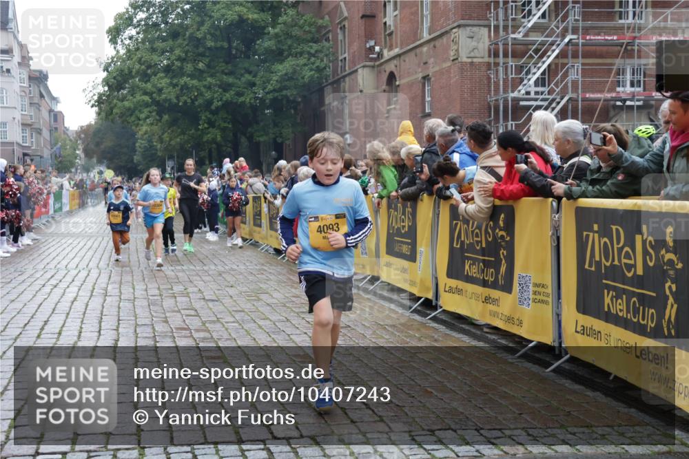 13.09.2026 - Kiel Lauf Yannick Fuchs http://msf.ph/oto/10407243 13.09.2026 09:00:13 Ziel 65, 783, 1538, 2513, 4001, 4661, 4793, 4821, 9003, 9421, 9520, 10083, 10223, 12137, 12662, 28, 533, 621, 780, 1871, 2789, 2906, 2918, 2962, 3545, 3568, 3865, 3867, 6271, 7624, 7746, 7919, 8673, 8692, 8932, 9036, 9151, 9939, 11980, 12298, 12329, 12371, 897, 1284, 2894, 3549, 4093, 6258, 6487, 6606, 6808, 10304, 10592, 11727, 12051, 579, 3537, 3890, 4481, 8530, 8932, 9151, 9370, 9394, 11364, 11570, 11980, 12329, 12586 meine-sportfotos.de
