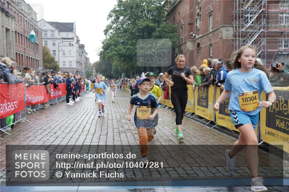 13.09.2026 - Kiel Lauf Yannick Fuchs http://msf.ph/oto/10407281 13.09.2026 09:00:17 Ziel 65, 783, 1538, 2513, 2894, 3549, 4661, 4793, 4821, 6258, 6606, 6808, 9003, 9421, 9520, 10223, 10592, 12051, 12137, 12662, 28, 533, 621, 780, 1871, 2789, 2906, 2918, 2962, 3545, 3568, 3865, 3867, 4001, 6271, 7624, 7746, 7919, 8673, 8692, 9036, 9939, 10083, 12298, 12371, 282, 897, 1284, 4093, 6487, 10304, 10561, 10562, 11727, 533, 621, 2906, 2962, 3537, 7919, 8530, 8932, 9151, 9394, 11364, 11980, 12298, 12329 meine-sportfotos.de