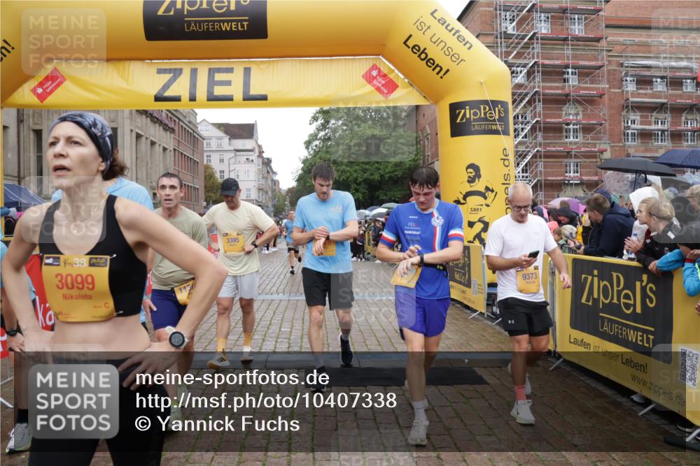 13.09.2026 - Kiel Lauf Yannick Fuchs http://msf.ph/oto/10407338 13.09.2026 10:34:43 Ziel 1307, 1667, 2044, 2432, 2449, 3180, 3864, 4608, 5576, 6225, 6941, 7672, 7928, 8480, 8746, 9276, 9389, 10549, 10904, 10905, 11374, 93, 244, 1086, 1299, 1668, 2009, 2094, 2465, 3384, 4351, 4466, 4679, 4723, 4735, 4820, 5125, 5165, 5737, 5996, 6260, 6344, 7387, 7932, 7933, 8646, 9788, 10893, 11002, 11153, 12020, 12070, 12120, 2268, 3470, 3547, 3603, 4028, 5218, 5247, 7006, 7273, 7960, 8195, 9853, 9988, 10361, 1299, 2009, 3099, 3395, 5175, 7378 meine-sportfotos.de