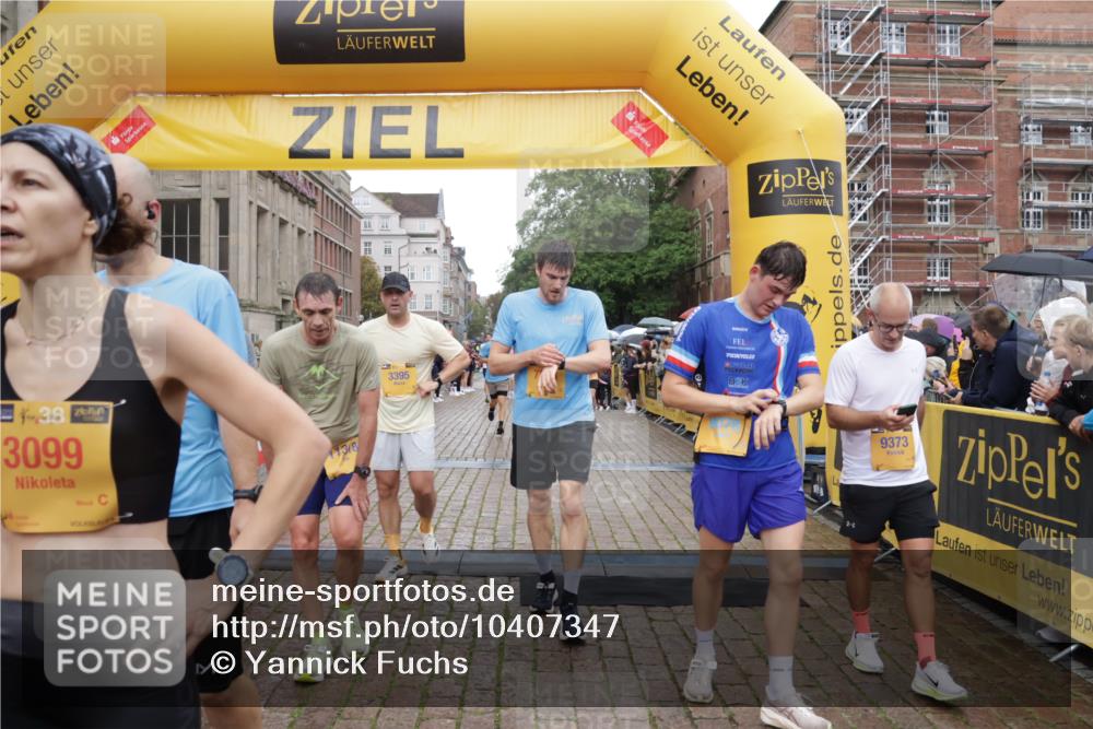 13.09.2026 - Kiel Lauf Yannick Fuchs http://msf.ph/oto/10407347 13.09.2026 10:34:43 Ziel 1307, 1667, 2044, 2432, 2449, 3180, 3864, 4608, 5576, 6225, 6941, 7672, 7928, 8480, 8746, 9276, 9389, 10549, 10904, 10905, 11374, 93, 244, 1086, 1299, 1668, 2009, 2094, 2465, 3384, 4351, 4466, 4679, 4723, 4735, 4820, 5125, 5165, 5737, 5996, 6260, 6344, 7387, 7932, 7933, 8646, 9788, 10893, 11002, 11153, 12020, 12070, 12120, 2268, 3470, 3547, 3603, 4028, 5218, 5247, 7006, 7273, 7960, 8195, 9853, 9988, 10361, 1299, 2009, 3099, 3395, 5175, 7378 meine-sportfotos.de