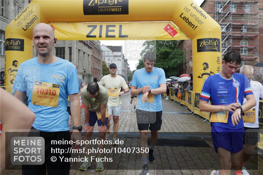13.09.2026 - Kiel Lauf Yannick Fuchs http://msf.ph/oto/10407350 13.09.2026 10:34:44 Ziel 1307, 1667, 2044, 2432, 2449, 3180, 3864, 4608, 5576, 6225, 6941, 7672, 7928, 8195, 8480, 8746, 9276, 9389, 10549, 10904, 10905, 11374, 93, 244, 1086, 1299, 1668, 2009, 2094, 2465, 3180, 3384, 4351, 4466, 4608, 4679, 4723, 4735, 4820, 5125, 5165, 5737, 5996, 6260, 6344, 7387, 7928, 7932, 7933, 8480, 8646, 9788, 10893, 11002, 11153, 12020, 12070, 12120, 2268, 3470, 3547, 3603, 4028, 5218, 5247, 7006, 7273, 7960, 9541, 9853, 9988, 10361, 1299, 2009, 3099, 3395, 5175, 7378 meine-sportfotos.de