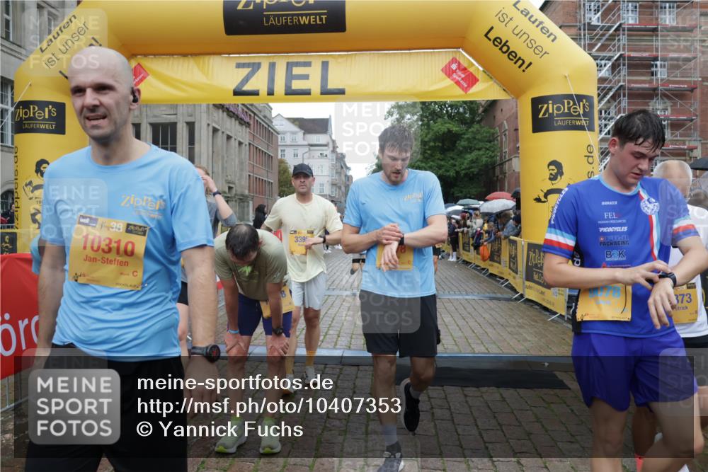 13.09.2026 - Kiel Lauf Yannick Fuchs http://msf.ph/oto/10407353 13.09.2026 10:34:44 Ziel 1307, 1667, 2044, 2432, 2449, 3180, 3864, 4608, 5576, 6225, 6941, 7672, 7928, 8195, 8480, 8746, 9276, 9389, 10549, 10904, 10905, 11374, 93, 244, 1086, 1299, 1668, 2009, 2094, 2465, 3180, 3384, 4351, 4466, 4608, 4679, 4723, 4735, 4820, 5125, 5165, 5737, 5996, 6260, 6344, 7387, 7928, 7932, 7933, 8480, 8646, 9788, 10893, 11002, 11153, 12020, 12070, 12120, 2268, 3470, 3547, 3603, 4028, 5218, 5247, 7006, 7273, 7960, 9541, 9853, 9988, 10361, 1299, 2009, 3099, 3395, 5175, 7378 meine-sportfotos.de