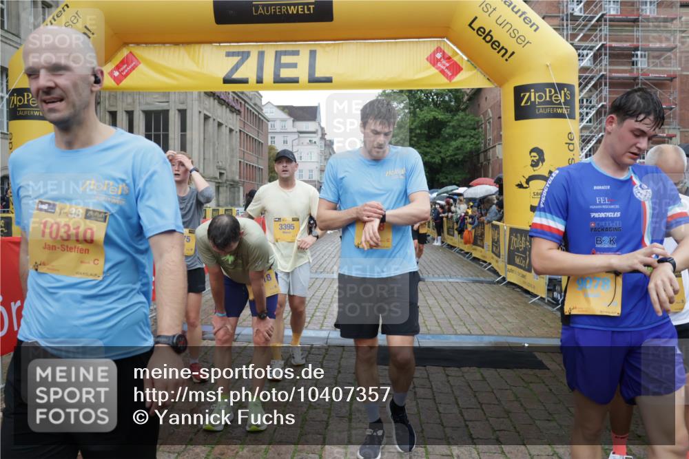 13.09.2026 - Kiel Lauf Yannick Fuchs http://msf.ph/oto/10407357 13.09.2026 10:34:44 Ziel 1307, 1667, 2044, 2432, 2449, 3180, 3864, 4608, 5576, 6225, 6941, 7672, 7928, 8195, 8480, 8746, 9276, 9389, 10549, 10904, 10905, 11374, 93, 244, 1086, 1299, 1668, 2009, 2094, 2465, 3180, 3384, 4351, 4466, 4608, 4679, 4723, 4735, 4820, 5125, 5165, 5737, 5996, 6260, 6344, 7387, 7928, 7932, 7933, 8480, 8646, 9788, 10893, 11002, 11153, 12020, 12070, 12120, 2268, 3470, 3547, 3603, 4028, 5218, 5247, 7006, 7273, 7960, 9541, 9853, 9988, 10361, 1299, 2009, 3099, 3395, 5175, 7378 meine-sportfotos.de