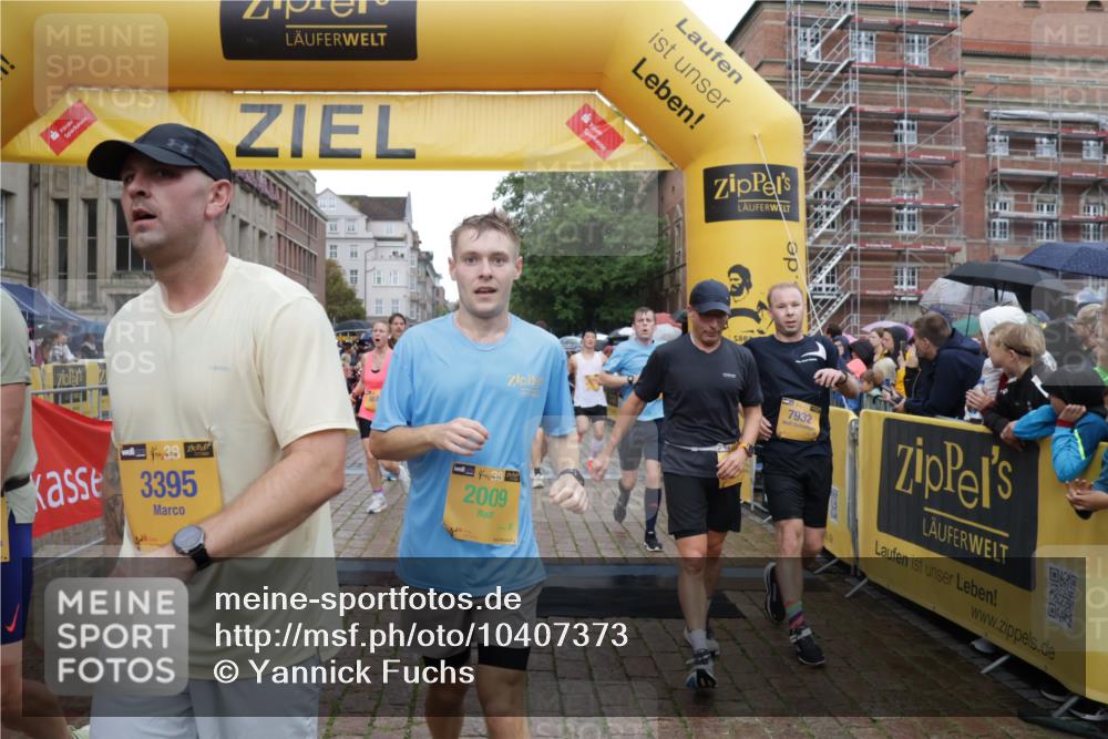 13.09.2026 - Kiel Lauf Yannick Fuchs http://msf.ph/oto/10407373 13.09.2026 10:34:48 Ziel 1307, 1667, 2432, 2449, 3547, 5218, 5576, 6225, 6941, 7006, 7273, 7672, 8195, 8746, 9276, 9389, 11163, 11374, 93, 244, 1086, 1668, 2044, 2094, 2465, 3180, 3384, 3864, 4351, 4466, 4608, 4723, 4735, 4820, 5125, 5165, 5737, 5996, 6260, 6344, 7387, 7928, 7933, 8480, 8646, 9788, 10549, 10893, 10904, 10905, 11153, 11374, 12020, 12070, 1640, 2268, 3400, 3470, 3603, 4028, 4449, 5247, 6578, 7960, 9220, 9541, 9853, 9988, 10065, 10361, 10676, 12095, 1299, 2009 meine-sportfotos.de