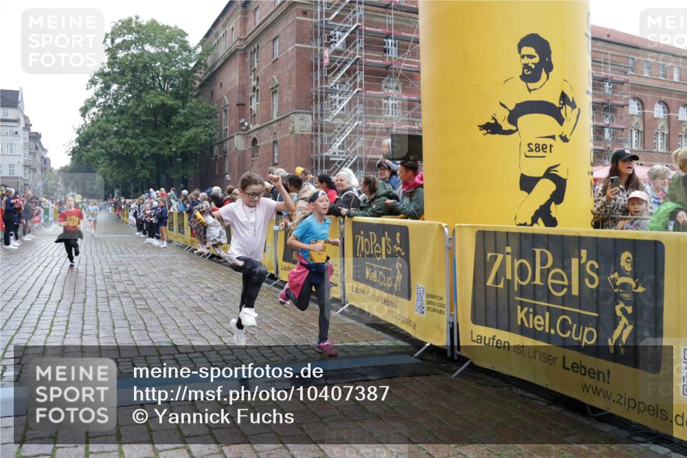 13.09.2026 - Kiel Lauf Yannick Fuchs http://msf.ph/oto/10407387 13.09.2026 09:00:37 Ziel 282, 1446, 3268, 4093, 10304, 10561, 10562, 65, 783, 897, 1284, 1538, 2513, 2894, 3549, 4001, 4661, 4793, 4821, 6258, 6487, 6606, 6808, 7746, 9003, 9421, 9520, 10083, 10223, 10592, 11727, 12051, 12137, 12371, 12662, 3135, 3611, 6561, 7487, 7991, 10636, 11425, 780, 1871, 2918, 3545, 3568, 6271, 7624, 7746, 8692, 12371 meine-sportfotos.de