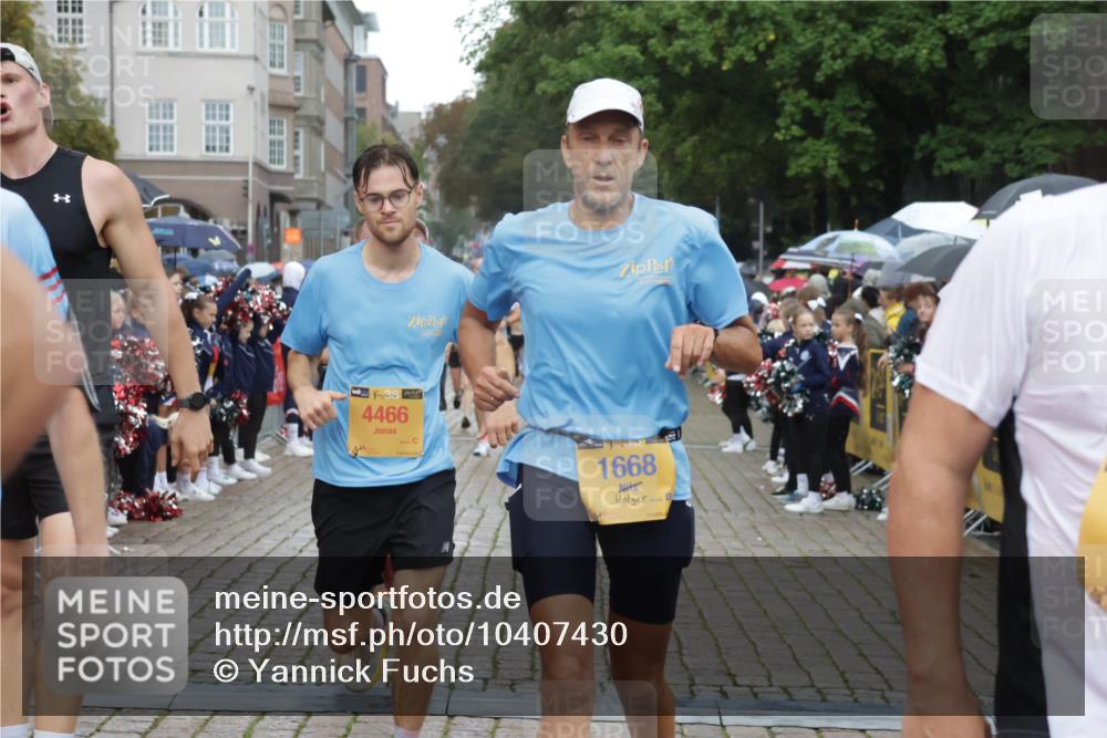13.09.2026 - Kiel Lauf Yannick Fuchs http://msf.ph/oto/10407430 13.09.2026 10:34:53 Ziel 1307, 2432, 2449, 3470, 3547, 3603, 5218, 5576, 7006, 7273, 7672, 8195, 8746, 9276, 10361, 11163, 93, 1086, 1307, 1667, 2044, 2094, 2465, 3180, 3864, 4351, 4466, 4608, 4723, 4735, 4820, 5125, 5737, 5996, 6225, 6260, 6941, 7387, 7928, 7933, 8480, 9276, 9389, 10549, 10904, 10905, 11374, 12020, 12070, 1640, 2268, 3400, 4022, 4028, 4449, 4951, 5247, 5386, 6578, 6603, 7960, 8164, 8266, 8750, 9220, 9261, 9264, 9541, 9853, 9988, 10065, 10475, 10676, 11368, 12095, 244 meine-sportfotos.de