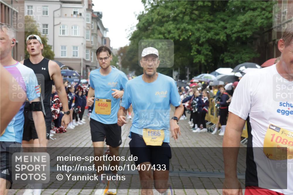 13.09.2026 - Kiel Lauf Yannick Fuchs http://msf.ph/oto/10407433 13.09.2026 10:34:53 Ziel 1307, 2432, 2449, 3470, 3547, 3603, 5218, 5576, 7006, 7273, 7672, 8195, 8746, 9276, 10361, 11163, 93, 1086, 1307, 1667, 2044, 2094, 2465, 3180, 3864, 4351, 4466, 4608, 4723, 4735, 4820, 5125, 5737, 5996, 6225, 6260, 6941, 7387, 7928, 7933, 8480, 9276, 9389, 10549, 10904, 10905, 11374, 12020, 12070, 1640, 2268, 3400, 4022, 4028, 4449, 4951, 5247, 5386, 6578, 6603, 7960, 8164, 8266, 8750, 9220, 9261, 9264, 9541, 9853, 9988, 10065, 10475, 10676, 11368, 12095, 244 meine-sportfotos.de