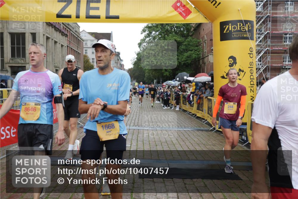 13.09.2026 - Kiel Lauf Yannick Fuchs http://msf.ph/oto/10407457 13.09.2026 10:34:55 Ziel 2268, 2449, 3470, 3547, 3603, 5218, 7006, 7273, 8195, 8746, 10361, 11163, 93, 1086, 1307, 1667, 2044, 2094, 2432, 2465, 3180, 3864, 4351, 4608, 4723, 4735, 4820, 5125, 5576, 5737, 5996, 6225, 6260, 6941, 7387, 7672, 7928, 7933, 8480, 8746, 9276, 9389, 10549, 10904, 10905, 11374, 12070, 1640, 2390, 2687, 3400, 4022, 4028, 4449, 4951, 5247, 5386, 6578, 6603, 7960, 8164, 8266, 8750, 9220, 9261, 9264, 9541, 9853, 9988, 10065, 10475, 10676, 11368, 12095, 244 meine-sportfotos.de