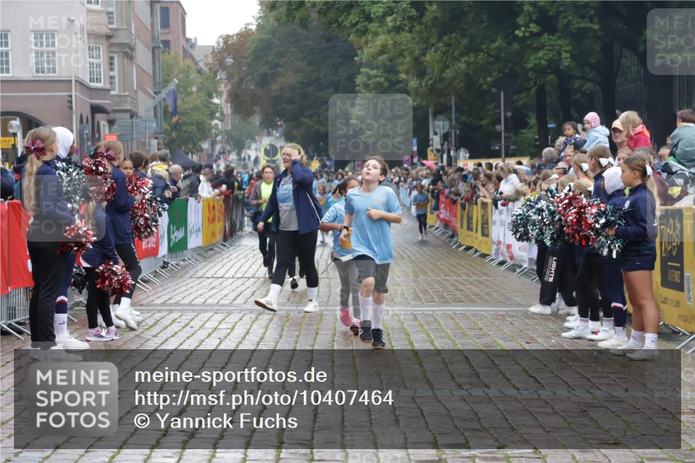 13.09.2026 - Kiel Lauf Yannick Fuchs http://msf.ph/oto/10407464 13.09.2026 09:00:48 Ziel 1446, 3135, 3268, 3611, 7487, 7991, 10636, 11425, 65, 282, 897, 1284, 1446, 1538, 2513, 2894, 3549, 4093, 4661, 4821, 6258, 6487, 6606, 6808, 10304, 10561, 10562, 10592, 11727, 12051, 12662, 6561, 9503, 12506, 65, 783, 1538, 4001, 4793, 4821, 9003, 9421, 9520, 10083, 10223, 12137, 12662 meine-sportfotos.de