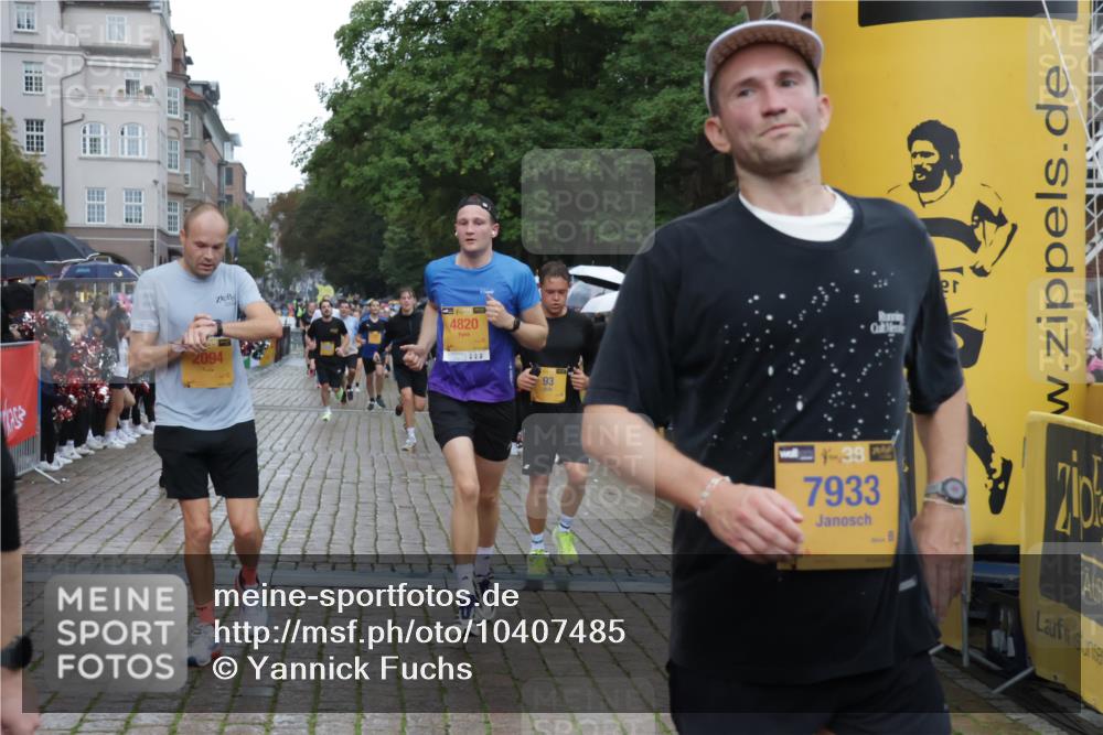 13.09.2026 - Kiel Lauf Yannick Fuchs http://msf.ph/oto/10407485 13.09.2026 10:34:59 Ziel 2268, 3470, 3547, 3603, 4028, 5218, 5247, 7006, 7273, 7960, 8195, 9541, 9853, 9988, 10361, 11163, 93, 1086, 1307, 1667, 2044, 2432, 2449, 2465, 3180, 3864, 4351, 4608, 4723, 4735, 5125, 5576, 5737, 5996, 6225, 6260, 6941, 7387, 7672, 7928, 8195, 8480, 8746, 9276, 9389, 10549, 10904, 10905, 11374, 12070, 400, 1640, 1784, 2390, 2687, 3400, 4022, 4449, 4951, 5386, 6578, 6603, 7971, 8164, 8266, 8750, 9220, 9261, 9264, 10065, 10475, 10676, 11368, 11568, 11758, 12095, 93, 244 meine-sportfotos.de