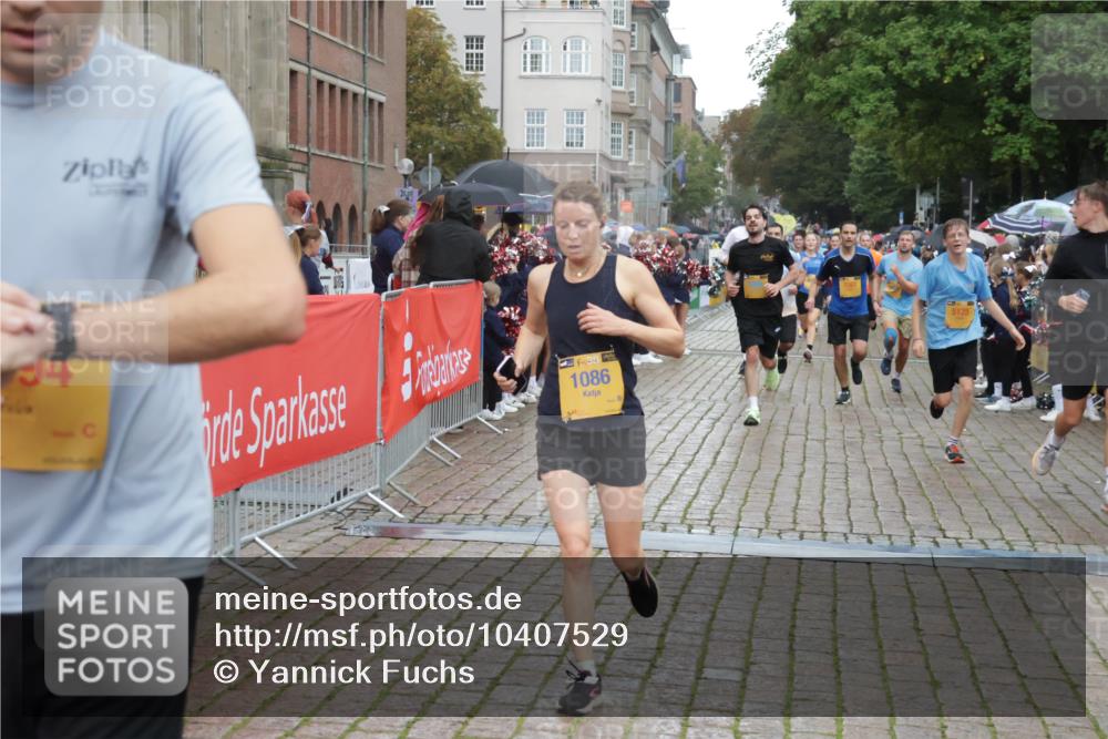13.09.2026 - Kiel Lauf Yannick Fuchs http://msf.ph/oto/10407529 13.09.2026 10:35:01 Ziel 1640, 2268, 3400, 3470, 3547, 3603, 4028, 4449, 5218, 5247, 7960, 9220, 9541, 9853, 9988, 10361, 10676, 11163, 1307, 1667, 2044, 2432, 2449, 2465, 3180, 3864, 4351, 4608, 4723, 4735, 5125, 5218, 5576, 5737, 5996, 6225, 6260, 6941, 7006, 7273, 7387, 7672, 7928, 8195, 8480, 8746, 9276, 9389, 10549, 10904, 10905, 11374, 12070, 400, 1784, 2390, 2687, 4022, 4951, 5386, 6578, 6603, 7971, 8164, 8266, 8750, 9261, 9264, 10065, 10475, 11368, 11568, 11758, 12095, 93 meine-sportfotos.de