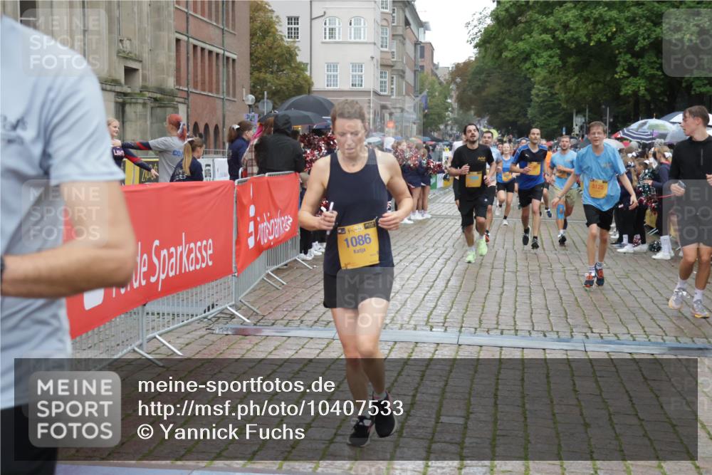 13.09.2026 - Kiel Lauf Yannick Fuchs http://msf.ph/oto/10407533 13.09.2026 10:35:01 Ziel 1640, 2268, 3400, 3470, 3547, 3603, 4028, 4449, 5218, 5247, 7960, 9220, 9541, 9853, 9988, 10361, 10676, 11163, 1307, 1667, 2044, 2432, 2449, 2465, 3180, 3864, 4351, 4608, 4723, 4735, 5125, 5218, 5576, 5737, 5996, 6225, 6260, 6941, 7006, 7273, 7387, 7672, 7928, 8195, 8480, 8746, 9276, 9389, 10549, 10904, 10905, 11374, 12070, 400, 1784, 2390, 2687, 4022, 4951, 5386, 6578, 6603, 7971, 8164, 8266, 8750, 9261, 9264, 10065, 10475, 11368, 11568, 11758, 12095, 93 meine-sportfotos.de