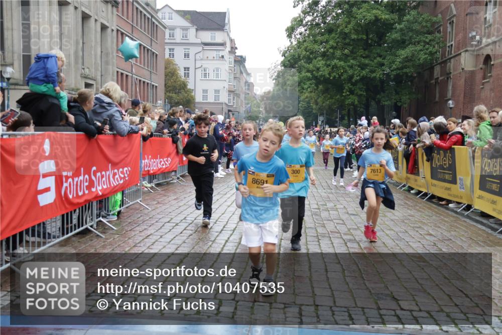 13.09.2026 - Kiel Lauf Yannick Fuchs http://msf.ph/oto/10407535 13.09.2026 09:01:03 Ziel 6561, 7991, 9503, 11425, 12506, 282, 1446, 3135, 3268, 3611, 4093, 7487, 7991, 10304, 10561, 10562, 10636, 11425, 300, 1662, 1794, 2553, 7613, 7982, 8614, 8691, 11562, 11901, 12436, 897, 1284, 2894, 4093, 6487, 6808, 11727, 12051 meine-sportfotos.de