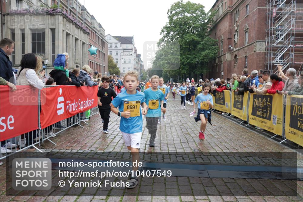 13.09.2026 - Kiel Lauf Yannick Fuchs http://msf.ph/oto/10407549 13.09.2026 09:01:04 Ziel 6561, 9503, 12506, 282, 1446, 3135, 3268, 3611, 4093, 7487, 7991, 10304, 10561, 10562, 10636, 11425, 300, 1662, 1794, 2553, 7613, 7982, 8614, 8691, 11562, 11901, 12436, 897, 1284, 2894, 4093, 6487, 6808, 11727, 12051 meine-sportfotos.de