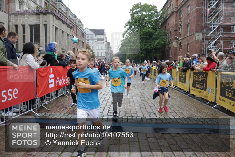 13.09.2026 - Kiel Lauf Yannick Fuchs http://msf.ph/oto/10407553 13.09.2026 09:01:04 Ziel 6561, 9503, 12506, 282, 1446, 3135, 3268, 3611, 4093, 7487, 7991, 10304, 10561, 10562, 10636, 11425, 300, 1662, 1794, 2553, 7613, 7982, 8614, 8691, 11562, 11901, 12436, 897, 1284, 2894, 4093, 6487, 6808, 11727, 12051 meine-sportfotos.de