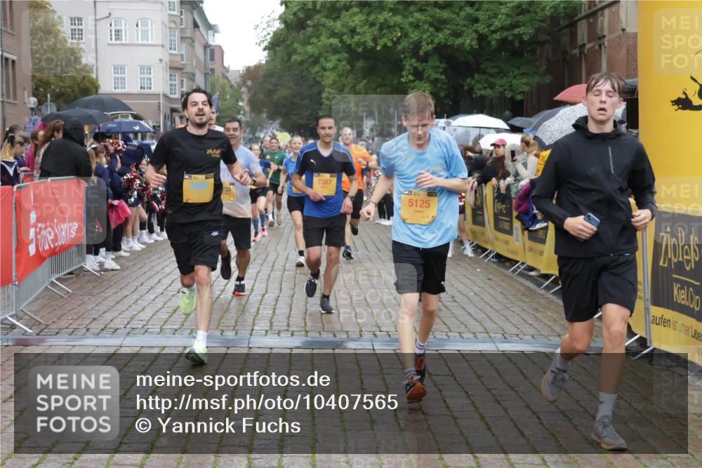 13.09.2026 - Kiel Lauf Yannick Fuchs http://msf.ph/oto/10407565 13.09.2026 10:35:04 Ziel 1640, 2268, 3400, 3470, 3603, 4028, 4449, 4951, 5247, 5386, 6578, 7960, 8266, 9220, 9541, 9853, 9988, 10065, 10361, 10676, 11368, 12095, 1307, 1667, 2044, 2432, 2449, 2465, 3180, 3470, 3547, 3603, 3864, 4351, 4608, 4723, 4735, 5218, 5576, 5737, 6225, 6260, 6941, 7006, 7273, 7387, 7672, 7928, 8195, 8480, 8746, 9276, 9389, 10549, 10904, 10905, 11163, 11374, 400, 1784, 2390, 2687, 4022, 5293, 6603, 7971, 8164, 8750, 9261, 9264, 10475, 11568, 11758, 93, 4351, 4735 meine-sportfotos.de