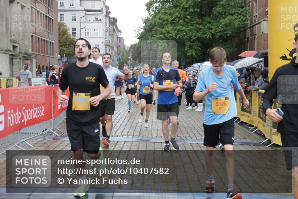 13.09.2026 - Kiel Lauf Yannick Fuchs http://msf.ph/oto/10407582 13.09.2026 10:35:05 Ziel 1640, 2268, 3400, 4022, 4028, 4449, 4951, 5247, 5386, 6578, 6603, 7960, 8266, 9220, 9541, 9853, 9988, 10065, 10361, 10676, 11368, 12095, 1307, 1667, 2044, 2432, 2449, 3180, 3470, 3547, 3603, 3864, 4351, 4608, 4723, 4735, 5218, 5576, 5737, 6225, 6260, 6941, 7006, 7273, 7387, 7672, 7928, 8195, 8480, 8746, 9276, 9389, 10549, 10904, 10905, 11163, 11374, 400, 1784, 2390, 2687, 5293, 7971, 8164, 8750, 9143, 9261, 9264, 10475, 11568, 11758, 93, 4351, 4735 meine-sportfotos.de