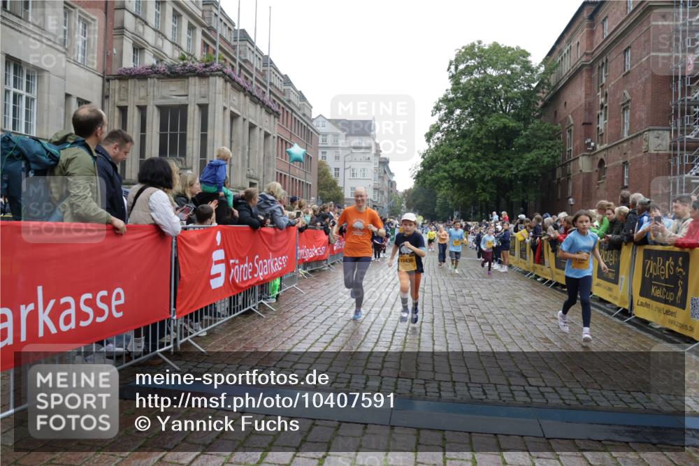 13.09.2026 - Kiel Lauf Yannick Fuchs http://msf.ph/oto/10407591 13.09.2026 09:01:06 Ziel 7982, 9503, 12506, 282, 1446, 3135, 3268, 3611, 6561, 7487, 7991, 10304, 10561, 10562, 10636, 11425, 300, 1662, 1794, 2553, 7613, 8614, 8691, 11562, 11901, 12436, 897, 1284, 4093, 6487, 10304, 10561, 10562 meine-sportfotos.de