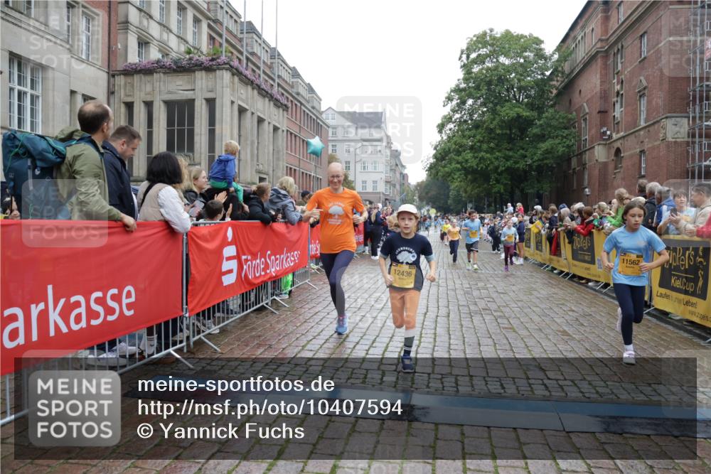 13.09.2026 - Kiel Lauf Yannick Fuchs http://msf.ph/oto/10407594 13.09.2026 09:01:07 Ziel 1662, 7982, 9503, 12506, 282, 1446, 3135, 3268, 3611, 6561, 7487, 7991, 10304, 10561, 10562, 10636, 11425, 300, 1794, 2553, 3578, 4784, 6257, 7613, 8614, 8691, 11562, 11901, 12436, 897, 4093, 6487, 10304, 10561, 10562 meine-sportfotos.de