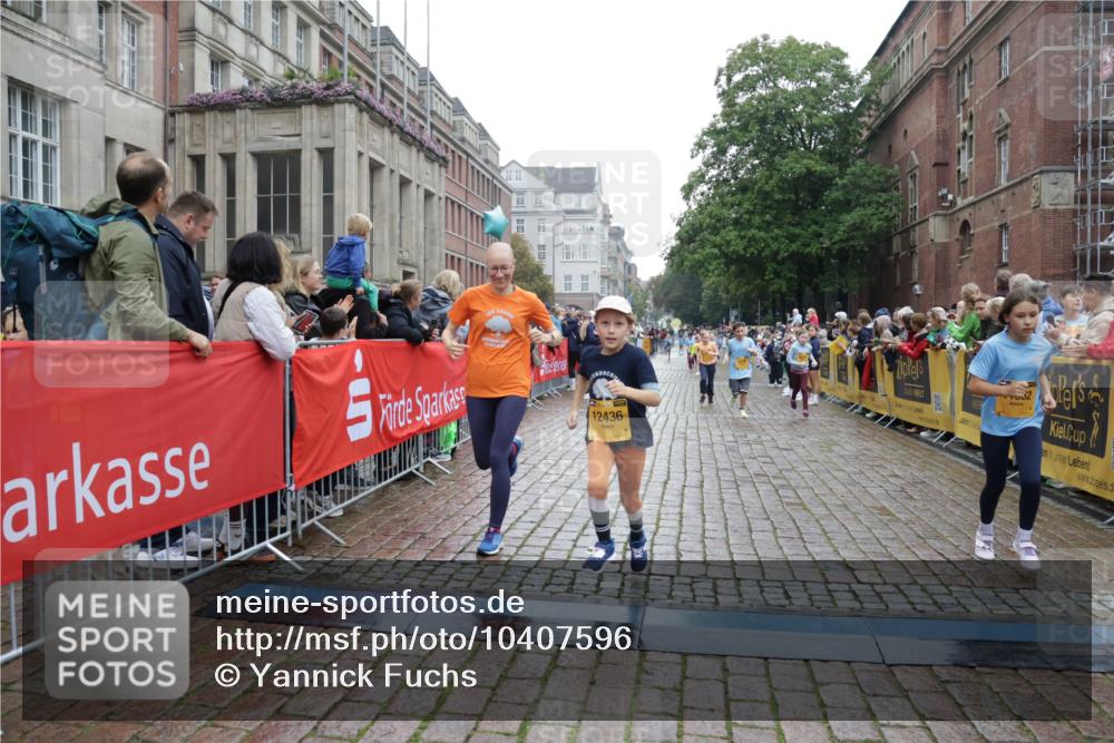 13.09.2026 - Kiel Lauf Yannick Fuchs http://msf.ph/oto/10407596 13.09.2026 09:01:07 Ziel 1662, 7982, 9503, 12506, 282, 1446, 3135, 3268, 3611, 6561, 7487, 7991, 10304, 10561, 10562, 10636, 11425, 300, 1794, 2553, 3578, 4784, 6257, 7613, 8614, 8691, 11562, 11901, 12436, 897, 4093, 6487, 10304, 10561, 10562 meine-sportfotos.de
