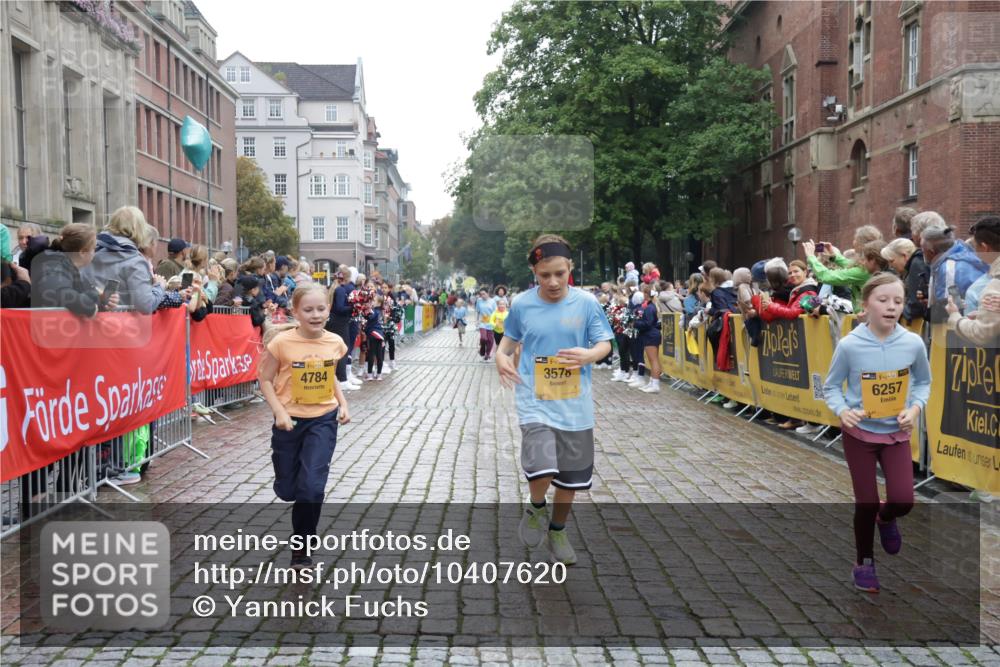 13.09.2026 - Kiel Lauf Yannick Fuchs http://msf.ph/oto/10407620 13.09.2026 09:01:10 Ziel 1662, 7982, 9503, 12506, 282, 1446, 3135, 3268, 3611, 6561, 7487, 7991, 9503, 10636, 11425, 12506, 300, 1794, 2553, 3578, 4784, 6257, 7613, 8614, 8691, 11562, 11901, 12436, 282, 1446, 4093, 10304, 10561, 10562 meine-sportfotos.de