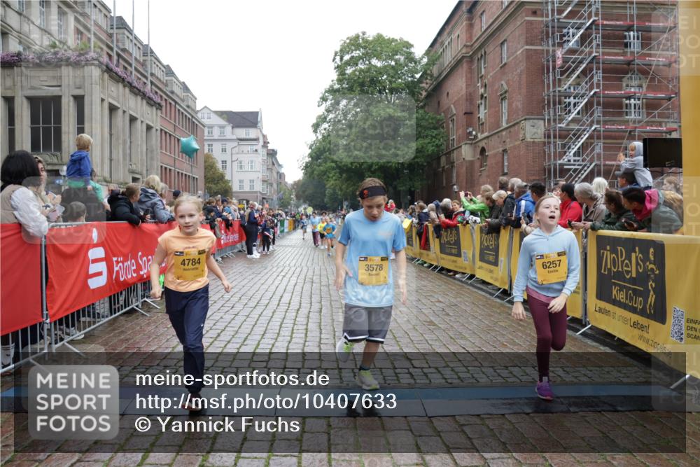 13.09.2026 - Kiel Lauf Yannick Fuchs http://msf.ph/oto/10407633 13.09.2026 09:01:11 Ziel 1662, 7982, 282, 1446, 3135, 3268, 3611, 6561, 7487, 7991, 9503, 10636, 11425, 12506, 300, 1794, 2553, 3578, 4784, 6257, 7613, 8614, 8691, 11562, 11901, 12436, 282, 1446, 3268, 4093, 10304, 10561, 10562 meine-sportfotos.de