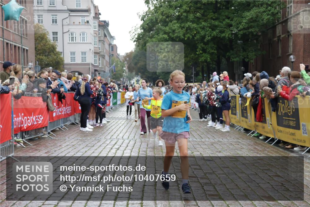 13.09.2026 - Kiel Lauf Yannick Fuchs http://msf.ph/oto/10407659 13.09.2026 09:01:15 Ziel 300, 1662, 2553, 7982, 8691, 3135, 3611, 6561, 7487, 7991, 9503, 10636, 11425, 12506, 1794, 3362, 3578, 4784, 6257, 7613, 8614, 11562, 11901, 12296, 12436, 282, 1446, 3268, 10304, 10561, 10562 meine-sportfotos.de