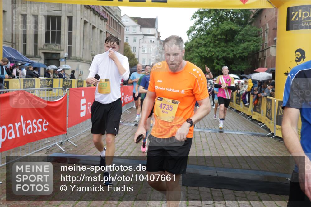 13.09.2026 - Kiel Lauf Yannick Fuchs http://msf.ph/oto/10407661 13.09.2026 10:35:09 Ziel 1640, 2268, 3400, 4022, 4028, 4449, 4951, 5247, 5386, 6578, 6603, 7960, 8164, 8266, 8750, 9220, 9261, 9264, 9541, 9853, 9988, 10065, 10475, 10676, 11368, 12095, 1307, 1667, 2044, 2432, 2449, 3180, 3470, 3547, 3603, 3864, 4608, 5218, 5576, 6225, 6941, 7006, 7273, 7672, 7928, 8195, 8480, 8746, 9276, 9389, 10361, 10549, 10904, 10905, 11163, 11374, 400, 1784, 2390, 2687, 5293, 5817, 6381, 6849, 7710, 7971, 8436, 9143, 11568, 11758, 12774, 2044, 3180, 3864, 4351, 4608, 4735 meine-sportfotos.de