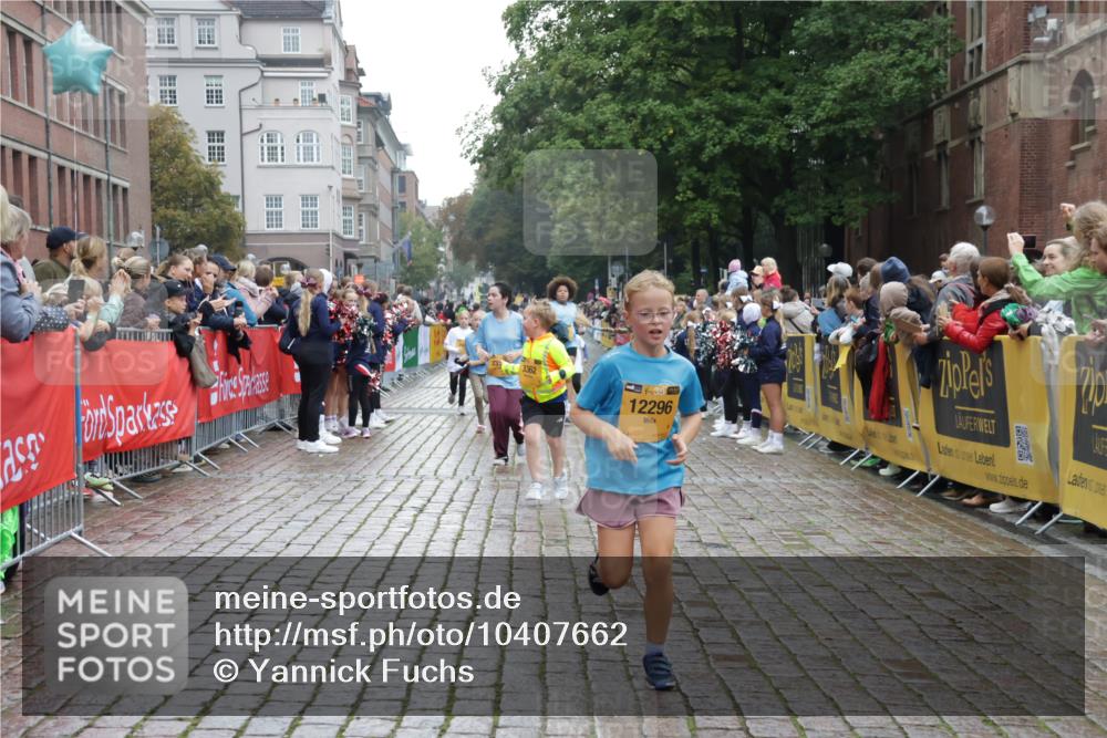 13.09.2026 - Kiel Lauf Yannick Fuchs http://msf.ph/oto/10407662 13.09.2026 09:01:15 Ziel 300, 1662, 2553, 7982, 8691, 3135, 3611, 6561, 7487, 7991, 9503, 10636, 11425, 12506, 1794, 3362, 3578, 4784, 6257, 7613, 8614, 11562, 11901, 12296, 12436, 282, 1446, 3268, 10304, 10561, 10562 meine-sportfotos.de