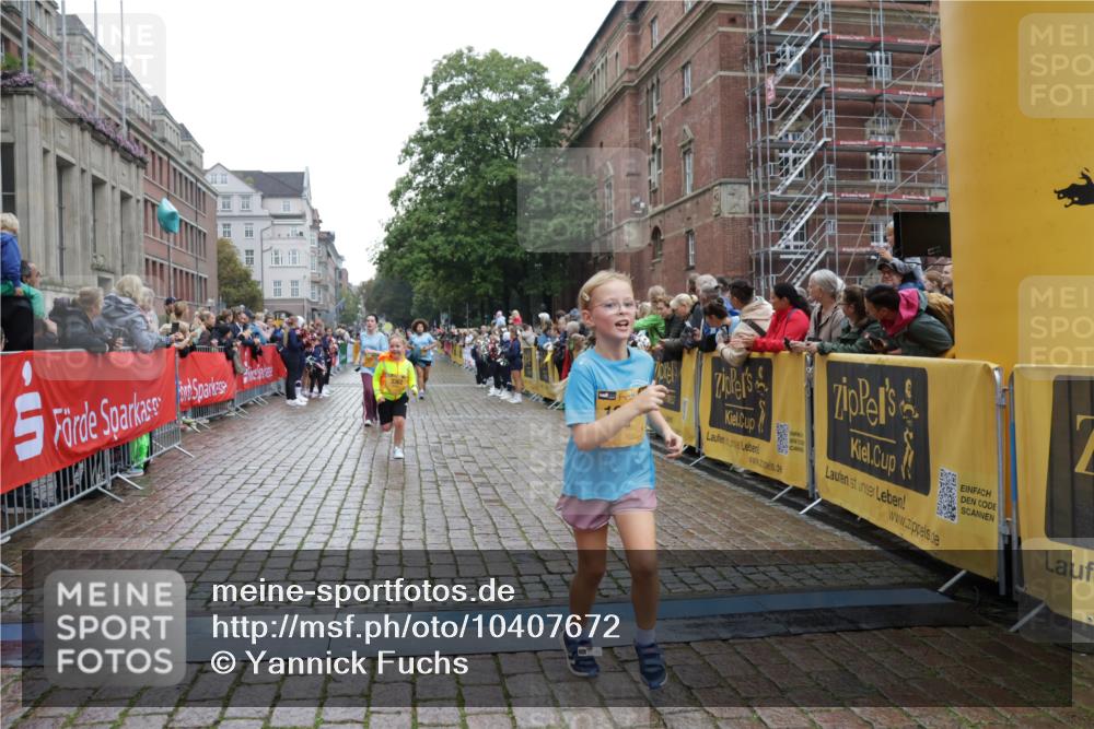 13.09.2026 - Kiel Lauf Yannick Fuchs http://msf.ph/oto/10407672 13.09.2026 09:01:16 Ziel 300, 1662, 1794, 2553, 7613, 7982, 8614, 8691, 3135, 3611, 6561, 7487, 7991, 9503, 10636, 11425, 12506, 3362, 3578, 4784, 6257, 11562, 11901, 12296, 12436, 282, 1446, 3268, 10561, 10562 meine-sportfotos.de
