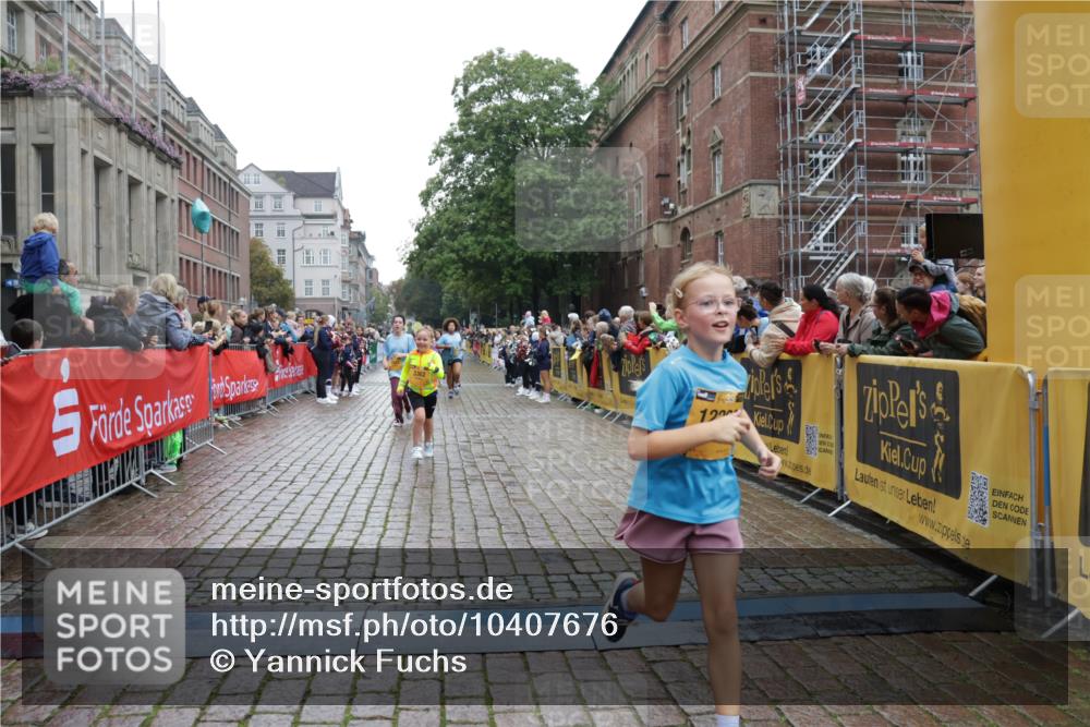 13.09.2026 - Kiel Lauf Yannick Fuchs http://msf.ph/oto/10407676 13.09.2026 09:01:16 Ziel 300, 1662, 1794, 2553, 7613, 7982, 8614, 8691, 3135, 3611, 6561, 7487, 7991, 9503, 10636, 11425, 12506, 3362, 3578, 4784, 6257, 11562, 11901, 12296, 12436, 282, 1446, 3268, 10561, 10562 meine-sportfotos.de