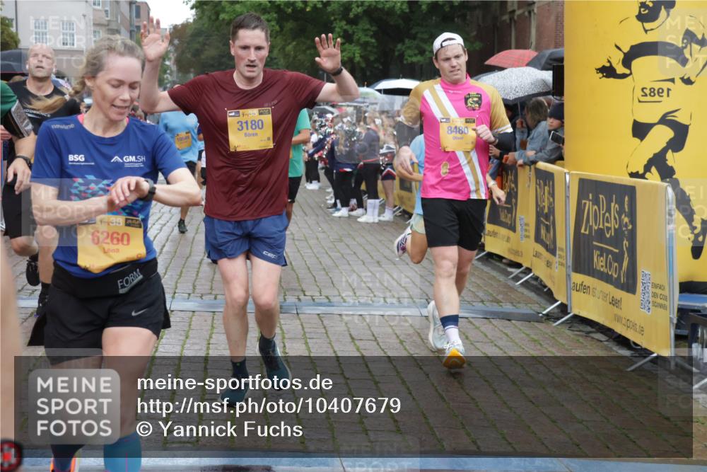 13.09.2026 - Kiel Lauf Yannick Fuchs http://msf.ph/oto/10407679 13.09.2026 10:35:09 Ziel 1640, 2268, 3400, 4022, 4028, 4449, 4951, 5247, 5386, 6578, 6603, 7960, 8164, 8266, 8750, 9220, 9261, 9264, 9541, 9853, 9988, 10065, 10475, 10676, 11368, 12095, 1307, 1667, 2044, 2432, 2449, 3180, 3470, 3547, 3603, 3864, 4608, 5218, 5576, 6225, 6941, 7006, 7273, 7672, 7928, 8195, 8480, 8746, 9276, 9389, 10361, 10549, 10904, 10905, 11163, 11374, 400, 1784, 2390, 2687, 5293, 5817, 6381, 6849, 7710, 7971, 8436, 9143, 11568, 11758, 12774, 2044, 3180, 3864, 4351, 4608, 4735 meine-sportfotos.de
