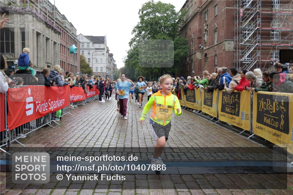 13.09.2026 - Kiel Lauf Yannick Fuchs http://msf.ph/oto/10407686 13.09.2026 09:01:18 Ziel 300, 1662, 1794, 2553, 7613, 7982, 8614, 8691, 11562, 11901, 12436, 3135, 3611, 6561, 7487, 7991, 9503, 10636, 11425, 12506, 3362, 3578, 4415, 4784, 6257, 7210, 11772, 12296, 12626, 282, 1446, 3268 meine-sportfotos.de
