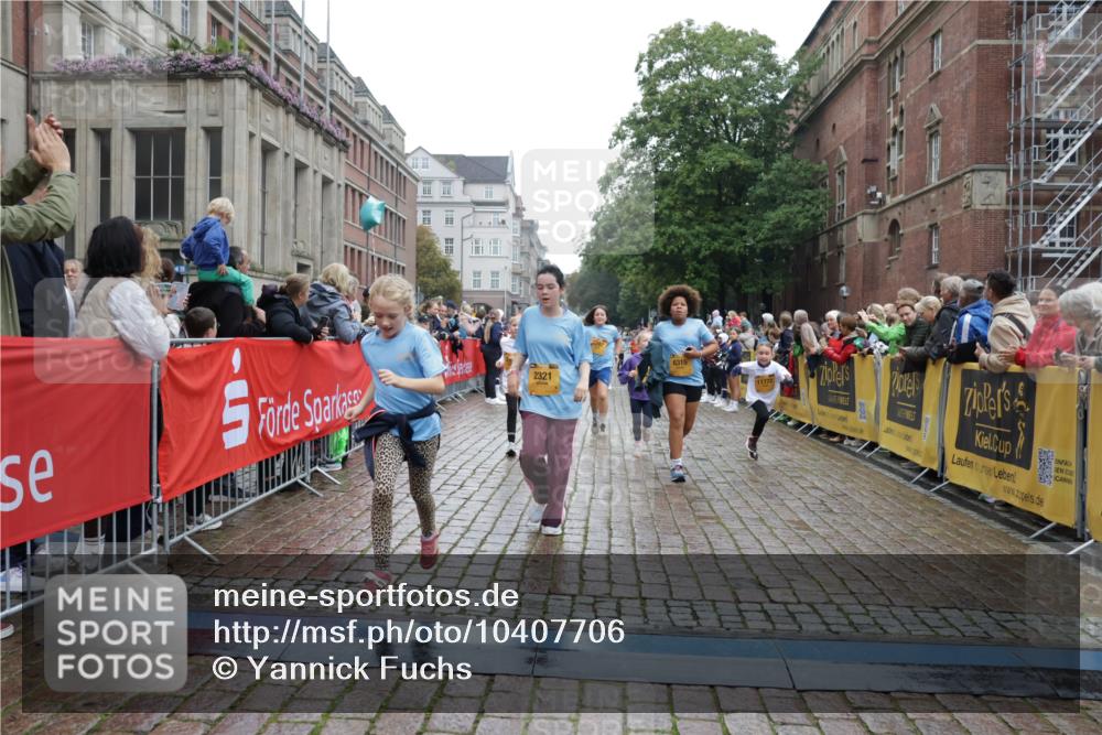 13.09.2026 - Kiel Lauf Yannick Fuchs http://msf.ph/oto/10407706 13.09.2026 09:01:21 Ziel 300, 1662, 1794, 2553, 7613, 8614, 8691, 11562, 11901, 12436, 3135, 3611, 6561, 7487, 7982, 7991, 9503, 10636, 11425, 12506, 2321, 3362, 3578, 4415, 4784, 6257, 6315, 7210, 9287, 11772, 12296, 12626, 3268 meine-sportfotos.de