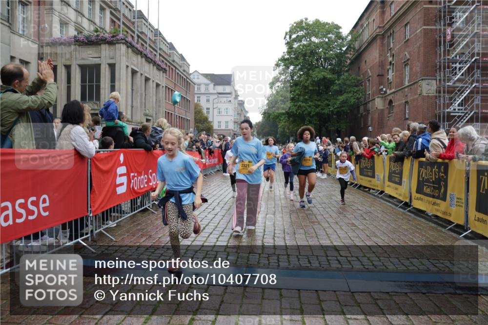 13.09.2026 - Kiel Lauf Yannick Fuchs http://msf.ph/oto/10407708 13.09.2026 09:01:21 Ziel 300, 1662, 1794, 2553, 7613, 8614, 8691, 11562, 11901, 12436, 3135, 3611, 6561, 7487, 7982, 7991, 9503, 10636, 11425, 12506, 2321, 3362, 3578, 4415, 4784, 6257, 6315, 7210, 9287, 11772, 12296, 12626, 3268 meine-sportfotos.de