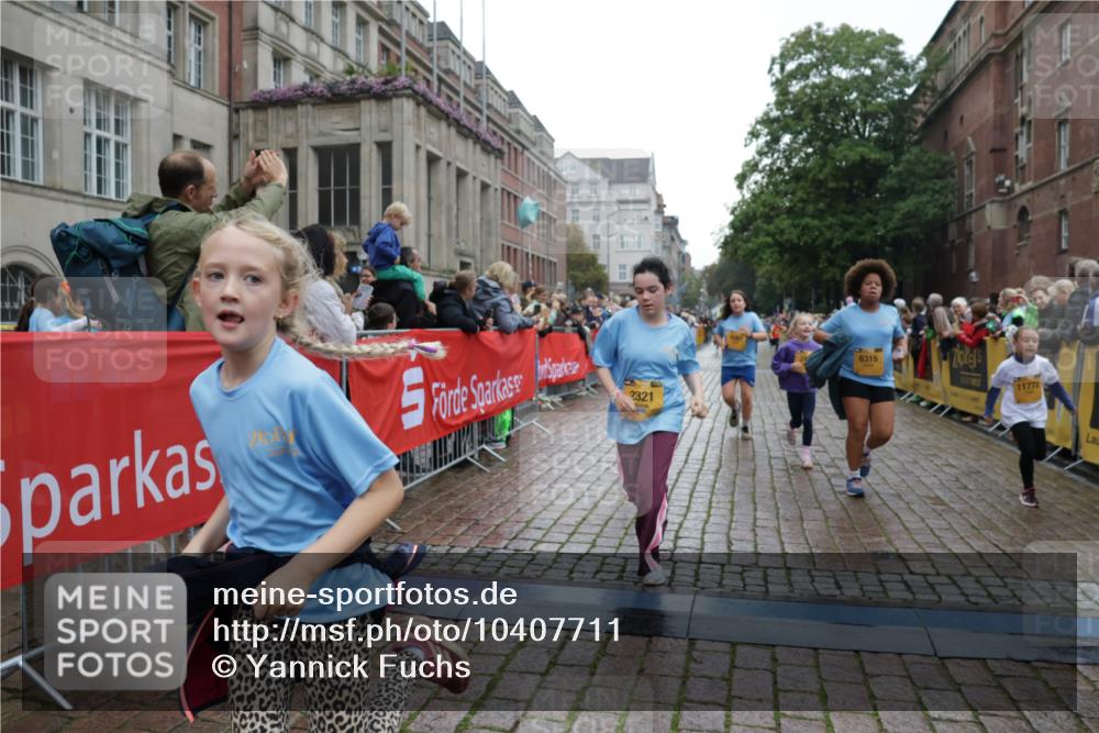 13.09.2026 - Kiel Lauf Yannick Fuchs http://msf.ph/oto/10407711 13.09.2026 09:01:21 Ziel 300, 1662, 1794, 2553, 7613, 8614, 8691, 11562, 11901, 12436, 3135, 3611, 6561, 7487, 7982, 7991, 9503, 10636, 11425, 12506, 2321, 3362, 3578, 4415, 4784, 6257, 6315, 7210, 9287, 11772, 12296, 12626, 3268 meine-sportfotos.de